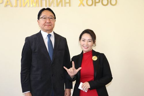 Дохионы хэлмэрч С.Бямбадэлгэрийг “Алтан нар” одонгоор шагналаа